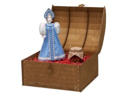 Подарочный набор: кукла фарфоровая, мед, голубой