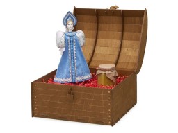 Подарочный набор: кукла фарфоровая, крем-мед, голубой
